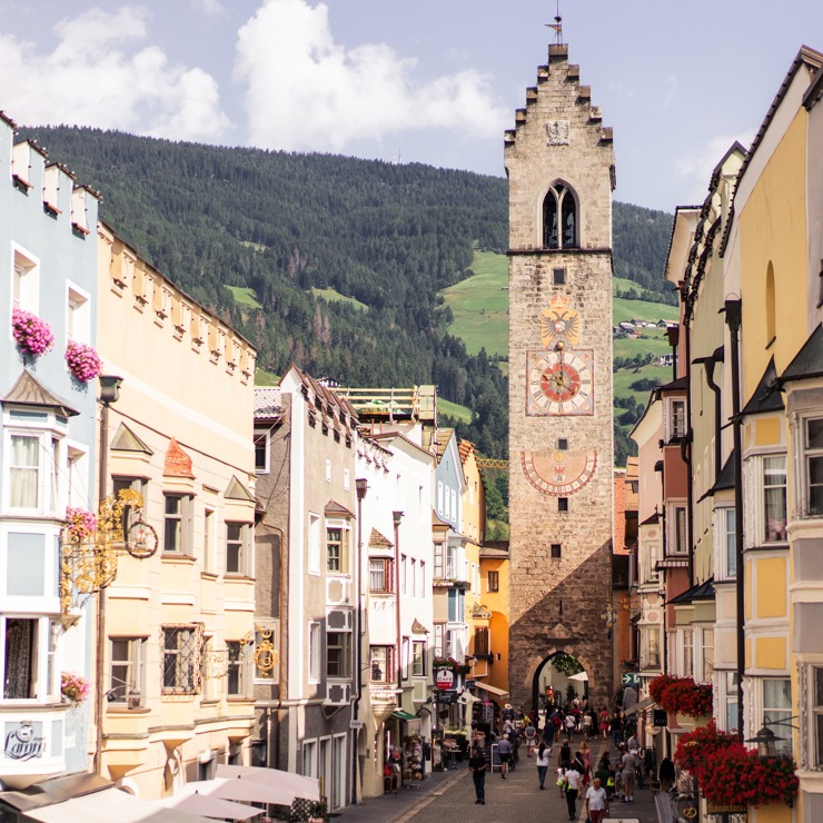 <p>Local culture and sights</p>